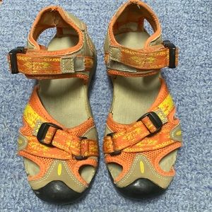 Kamik closed toe woman’s sandals, size 6, orange/yellow.